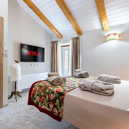 Palazzo Stupino - La Scala * アルバ